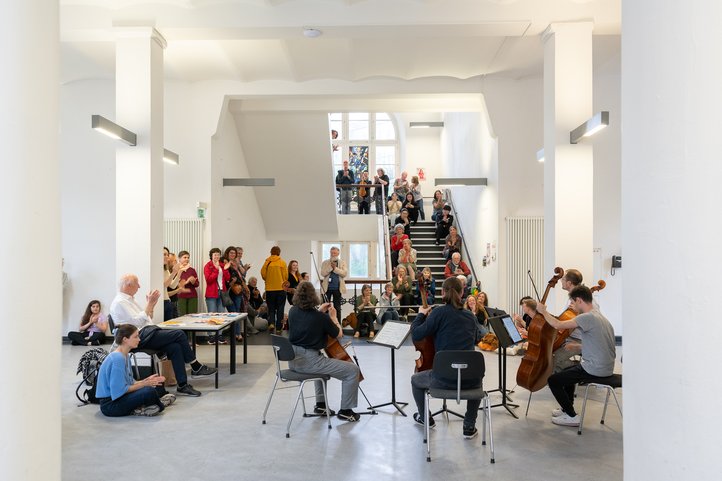 String quartet in the stairwell.