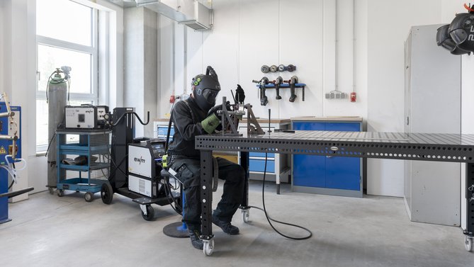 Metal Constructions and Prototypes